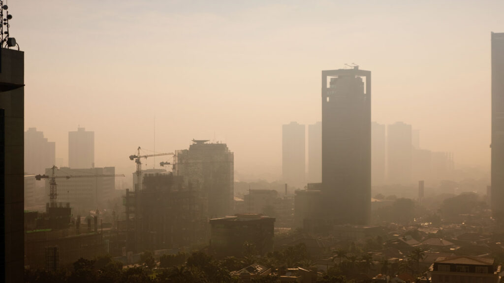 La pandemia ha reducido las emisiones globales de carbono en un 17%, debido al confinamiento. Así lo señalan algunos investigadores. 